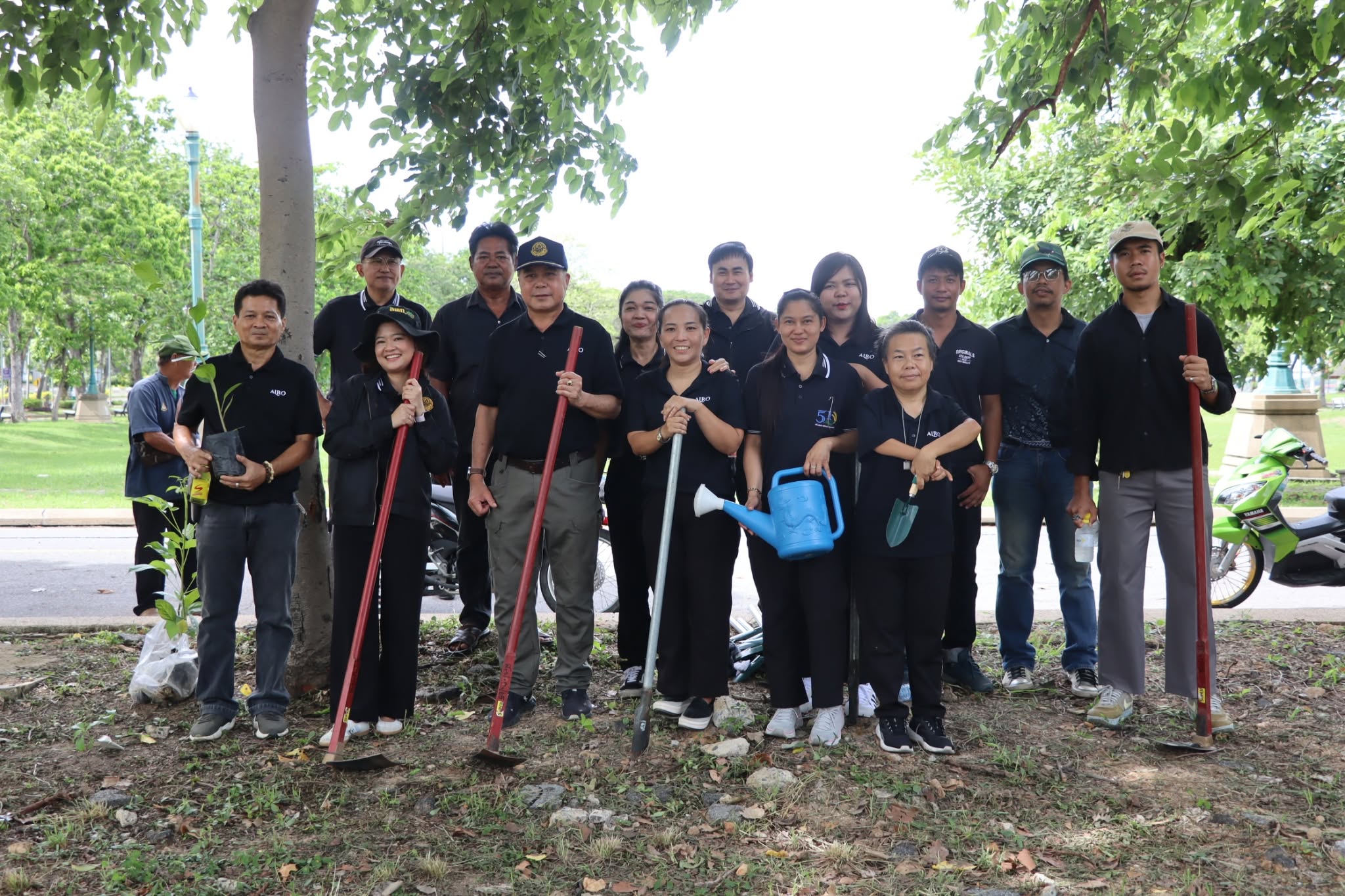 title - นายกฤษณะ ดีปาละ รองเลขาธิการสำนักงานการปฏิรูปที่ดินเพื่อเกษตรกรรม เป็นประธานในพิธีเปิดกิจกรรม CSR ปลูกต้นไม้ (Grow Green) ณ ศูนย์ส่งเสริมและพัฒนาอาชีพเสริมนอกภาคการเกษตร (ศพส.) 